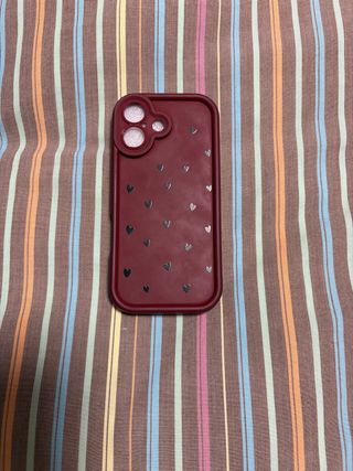 Funda iPhone 17 Corazones Borgoña