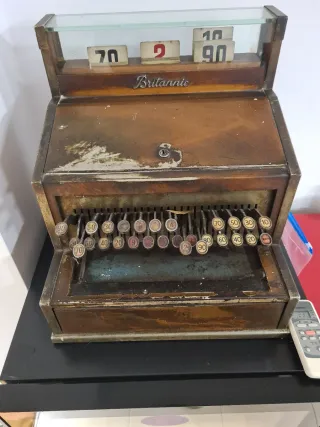 Máquina registradora Britannic antigua
