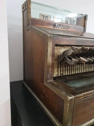 Máquina registradora Britannic antigua