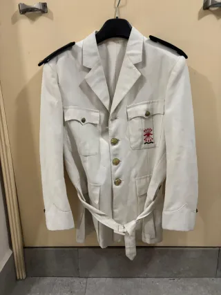 Antiguo traje de la falange española