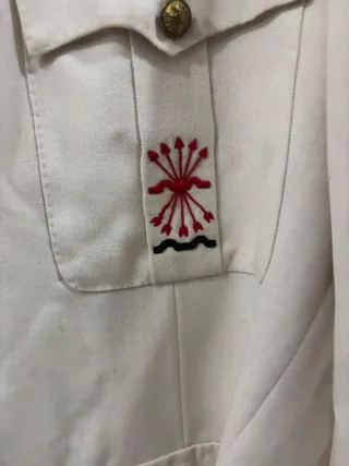 Antiguo traje de la falange española