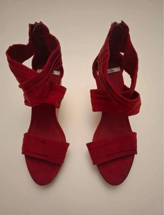 Cuñas de tela rojas para verano