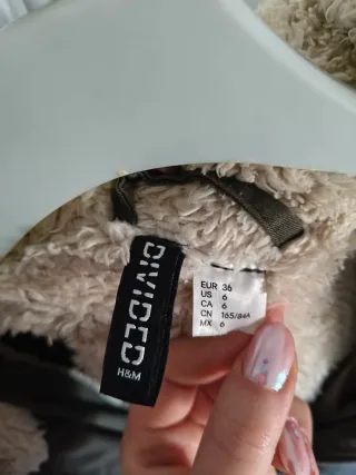 Parka verde mujer con gorro y pelo