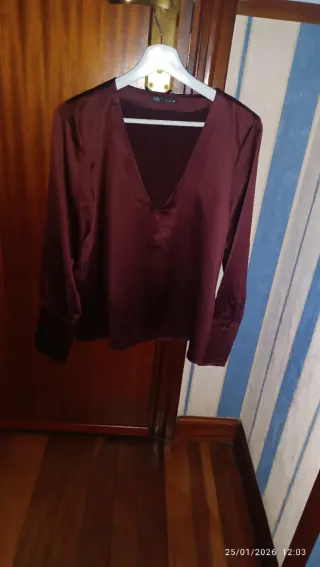 Blusa Zara manga larga escote pico marrón