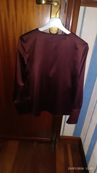 Blusa Zara manga larga escote pico marrón