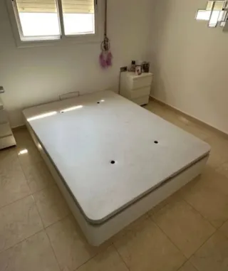 Canapé de madera blanco