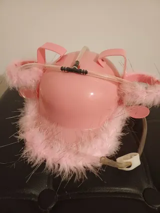 Cappello da bere con piume rosa