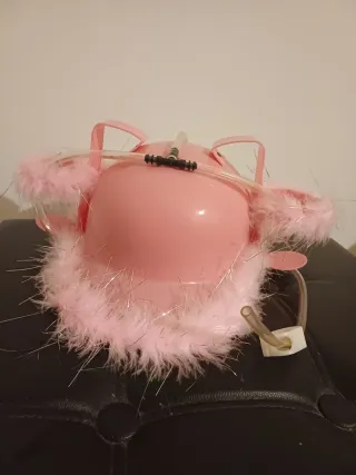 Cappello da bere con piume rosa