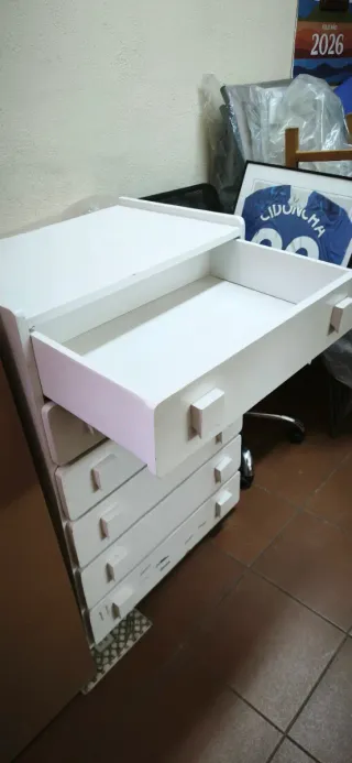 Cajonera de madera blanca