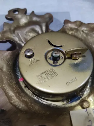 Reloj de mesa vintage dorado