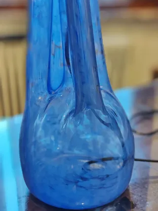 Lampada da tavolo in vetro blu