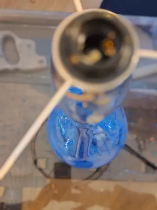 Lampada da tavolo in vetro blu