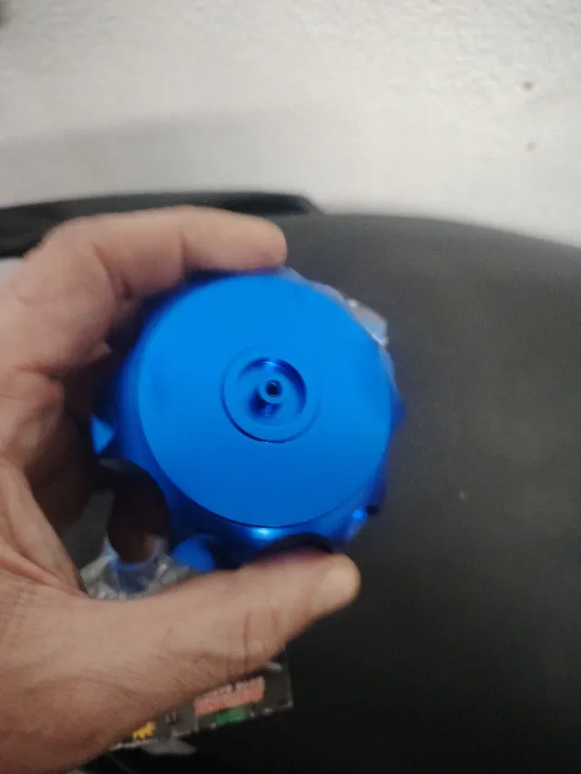 Tapón gasolina y palanca cambios moto azul