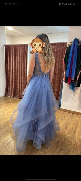 Vestido de fiesta azul de tul con pedrería