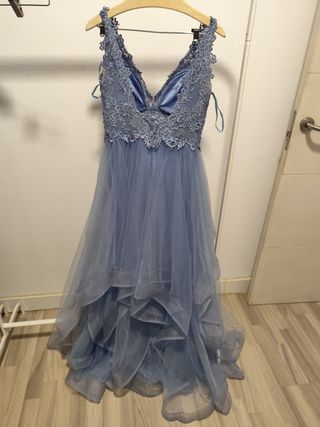 Vestido de fiesta azul de tul con pedrería