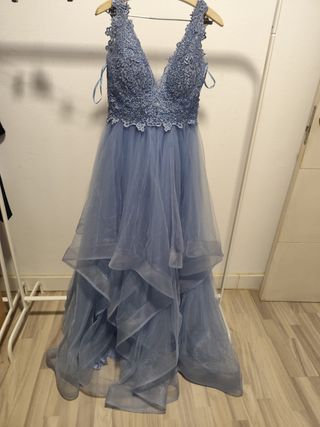 Vestido de fiesta azul de tul con pedrería