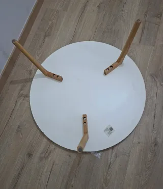 Mesa de centro redonda blanca y madera