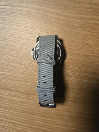 Reloj Marea 42113 de pulsera plateado y blanco