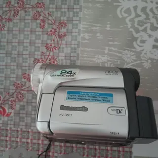 Videocámara Panasonic NV-GS17 24x Zoom