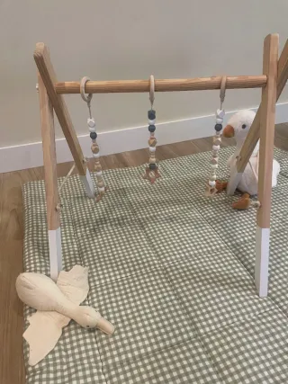 Gimnasio de actividades para bebé de madera
