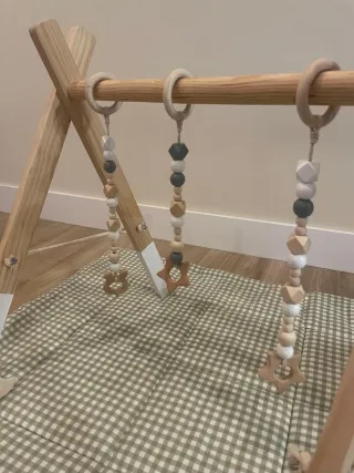 Gimnasio de actividades para bebé de madera