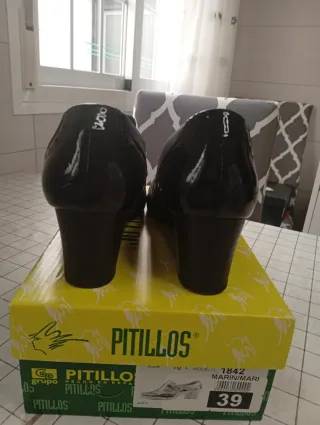 Zapatos Pitillos.