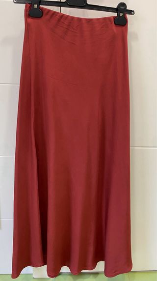 Conjunto satén top y falda marca SEE IOU