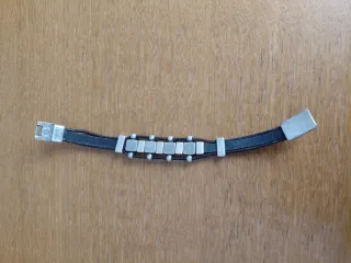 Pulsera Cuero y Cuentas Plateadas