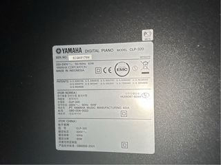 Piano Vertival digital Yamaha Clavinova CLP 320