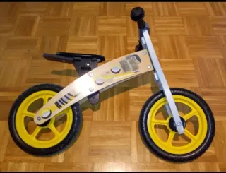 Bicicleta de madera para niños
