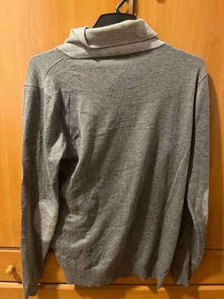 Jersey gris con cuello shawl y botones