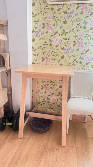 Mesa alta de madera Ikea