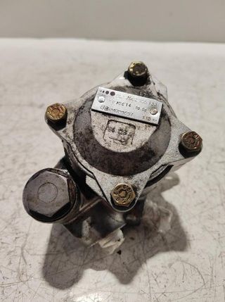 Bomba dirección iveco 7682955133 daily caja 301182