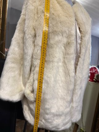 Abrigo piel sintética beige/blanco talla única