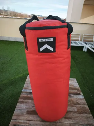 Saco de boxeo Outshock rojo