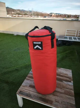 Saco de boxeo Outshock rojo