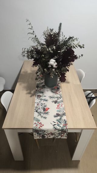 Mesa de comedor de madera