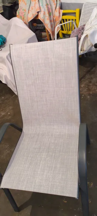 2 Sillones de jardín acolchados y mesa de cristal