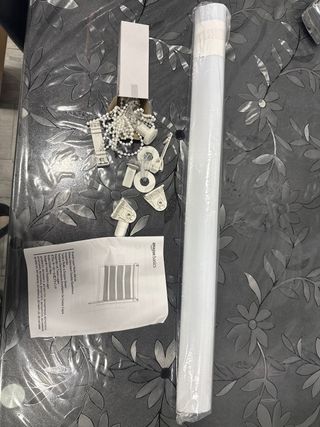 Estor Enrollable Amazon Basics Blanco