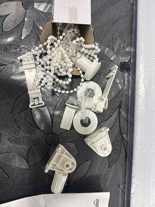 Estor Enrollable Amazon Basics Blanco