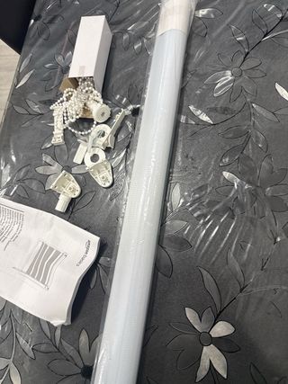 Estor Enrollable Amazon Basics Blanco