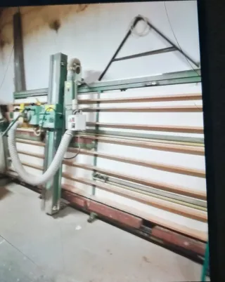 Sierra vertical para madera Escuadradora.