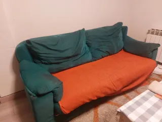 2 Sofás de tela verde