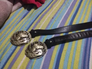 Cinturónes con evilla de caballo