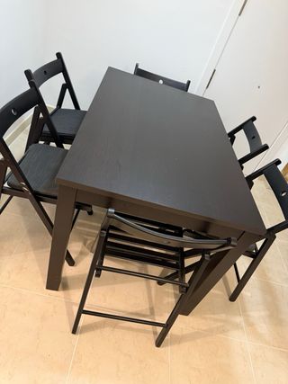 Mesa plegable y 6 Sillas Comedor