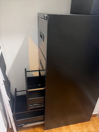 Archivador de oficina metálico negro