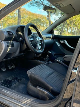 SEAT Leon 2001 pegatina 🟡