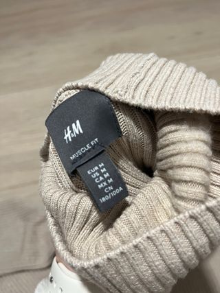 Jersey de cuello alto beige