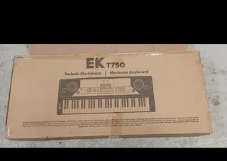 Teclado Electrónico EK T750 Nuevo