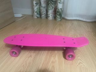 Monopatín rosa sin usar